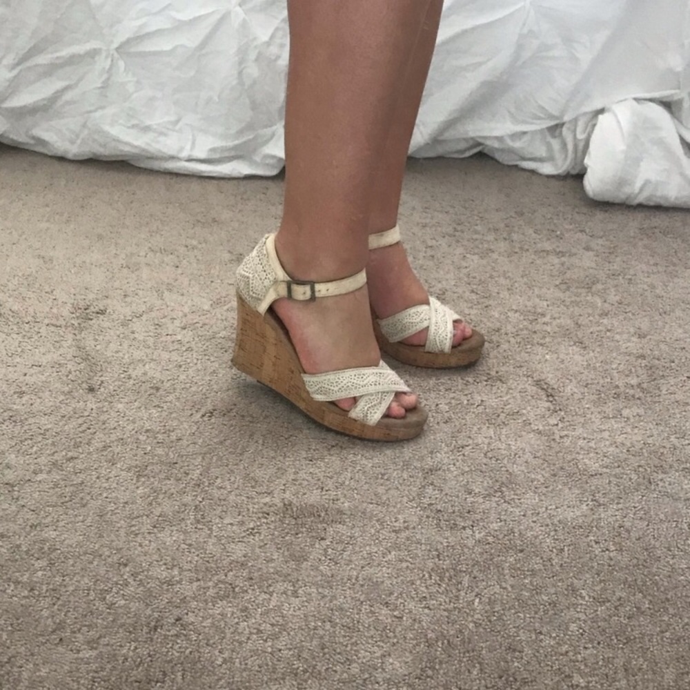 TOMS wedges